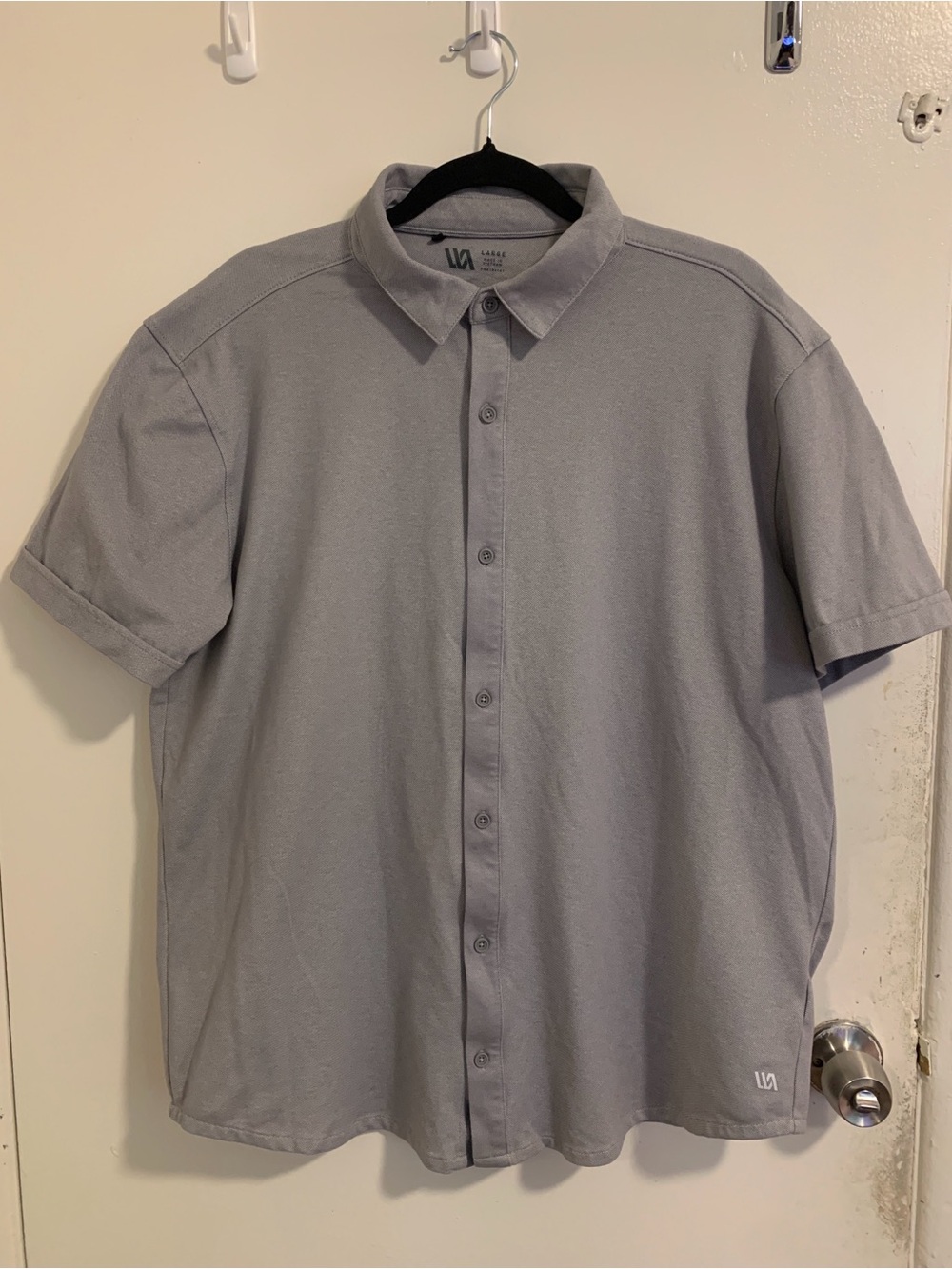 Men’s VRST short sleeve button up shirt!